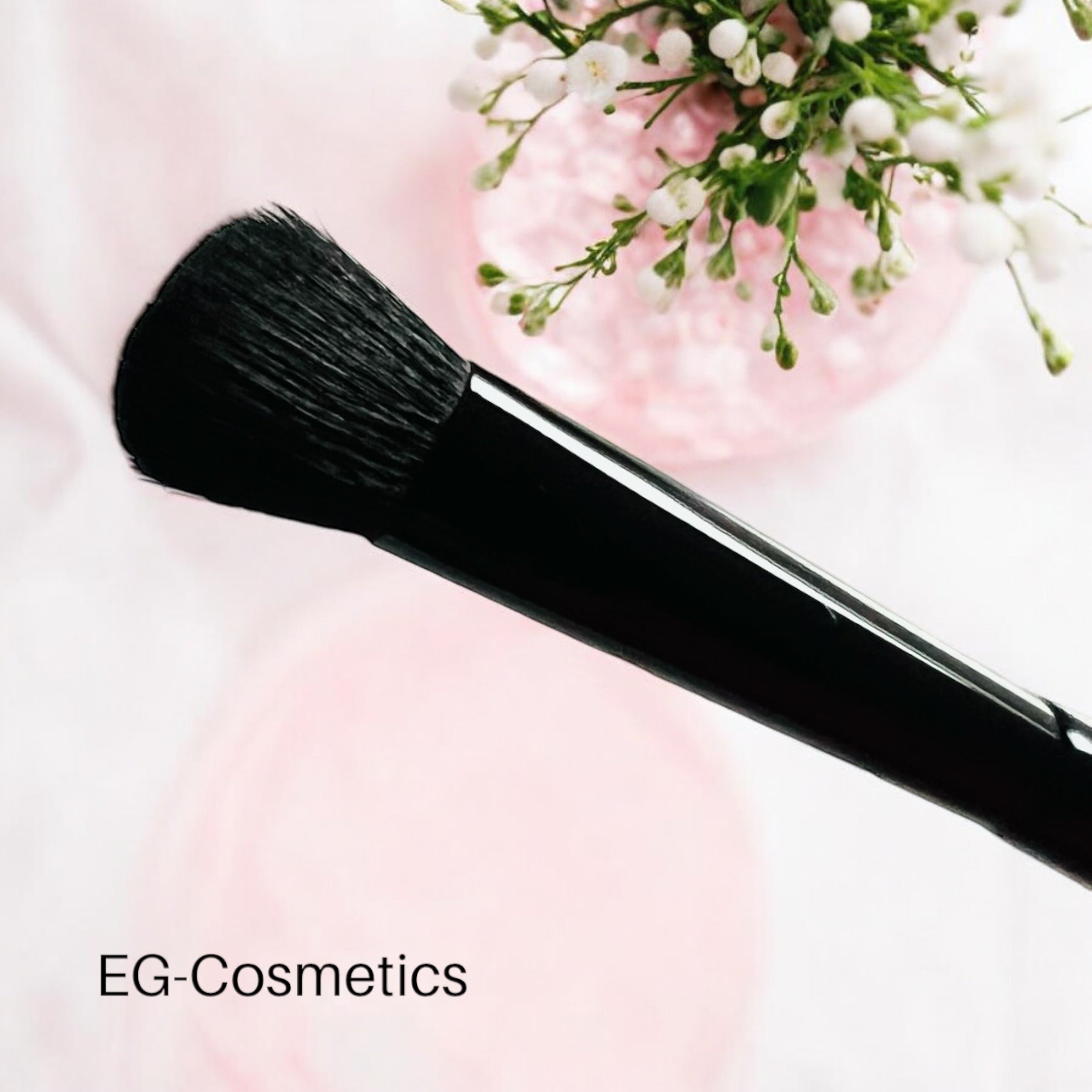 https://eg-cosmetics.co.uk/products/seamless-crease-brush-it-brushes-for-ulta-copy?_pos=1&_sid=36b02af24&_ss=r