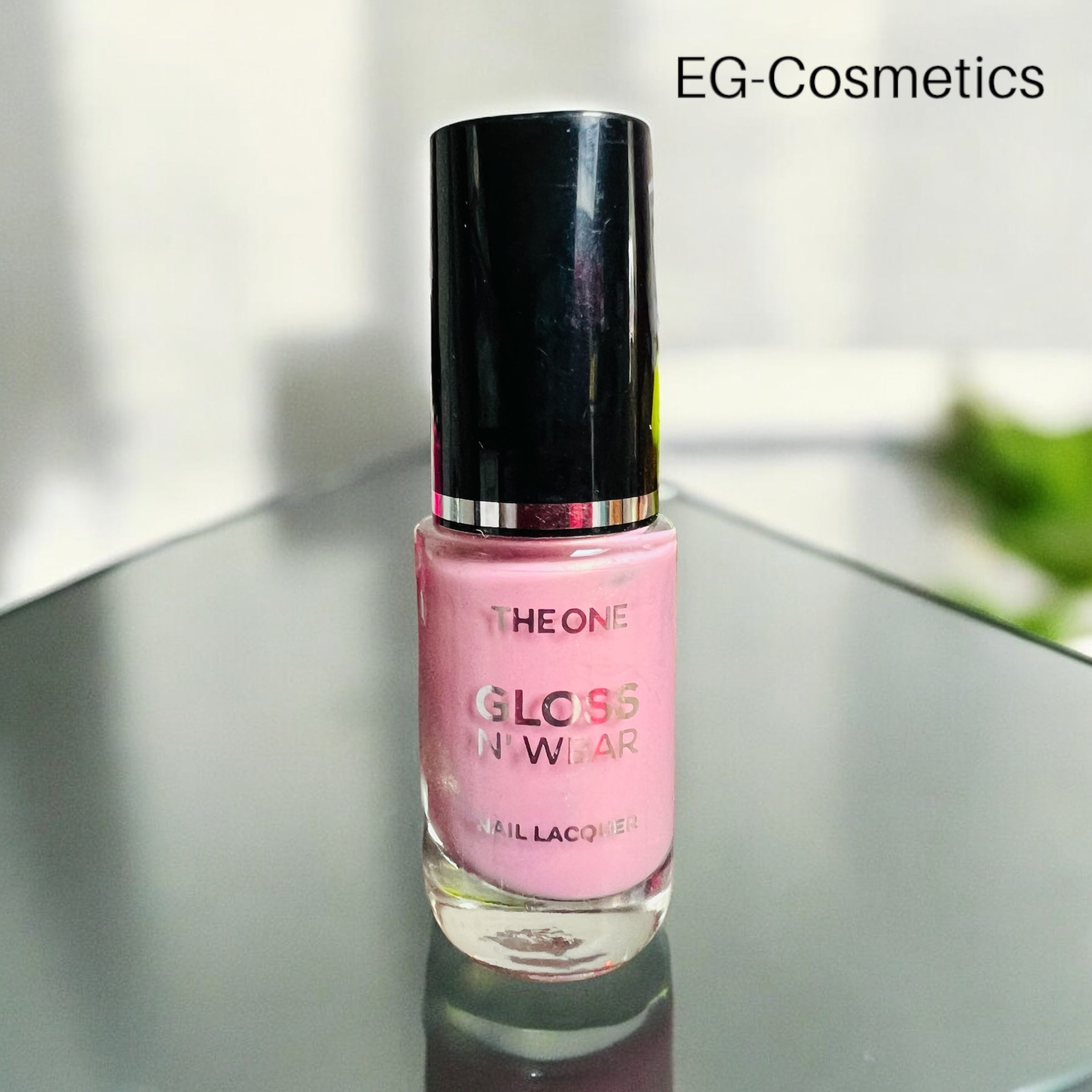 Oriflame THE ONE Gloss N' Wear Nail Lacquer - Clover Love Shimmer